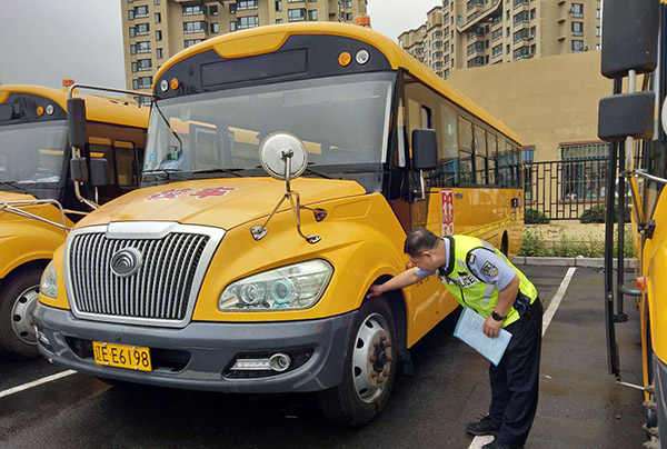 遼寧本溪縣交管大隊(duì)扎實(shí)做好開學(xué)季校車安全大檢查工作