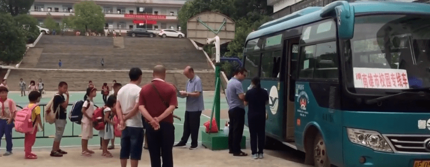 廣東：韶關(guān)這地的農(nóng)村校車核載19人,實(shí)載39名學(xué)生,家長(zhǎng)擔(dān)心安全問(wèn)題