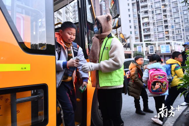 廣東佛山：共享校車、無紙化報(bào)名……禪城這樣為教育服務(wù)賦能升級(jí)