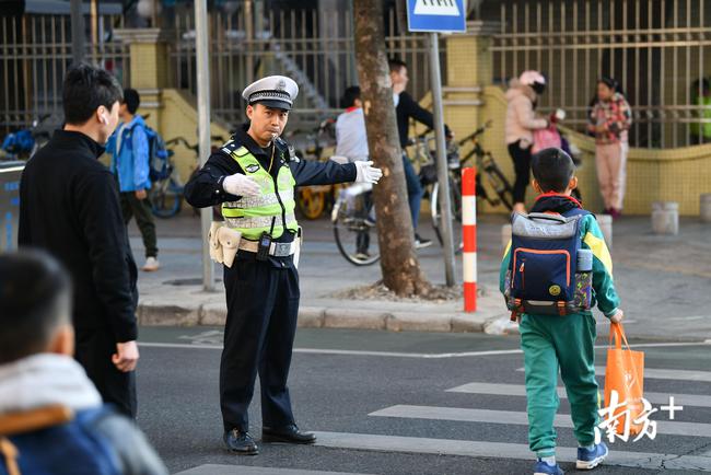 廣東佛山：共享校車、無紙化報(bào)名……禪城這樣為教育服務(wù)賦能升級(jí)