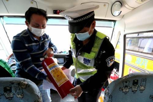 開學倒計時！深圳交警集中查校車、開展校園交通安全專項治理