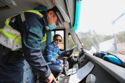 開學倒計時！深圳交警集中查校車、開展校園交通安全專項治理