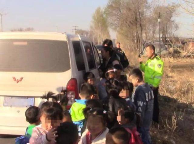 7座幼兒園校車，“塞進”21個孩子2個大人！司機、園長刑拘