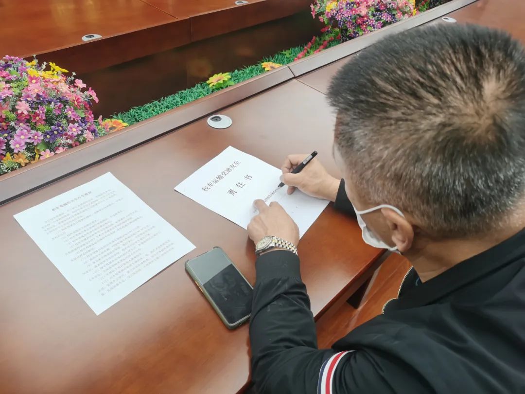 四平交管支隊鐵東大隊聯(lián)合鐵東教育局組織校車負責人、駕駛?cè)碎_展交通安全集中培訓(xùn)活動