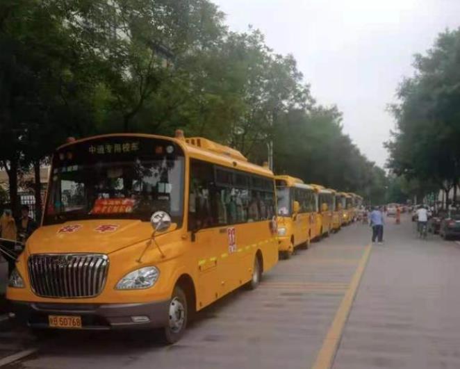銅川誠信公司校車司機(jī)“用責(zé)任、擔(dān)當(dāng)”迎接新學(xué)期工作