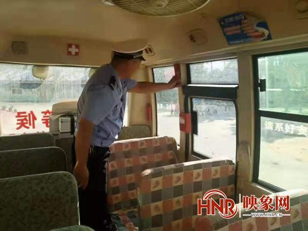 舞陽(yáng)公安加強(qiáng)校車安全管理 確保校車“健康”運(yùn)營(yíng)
