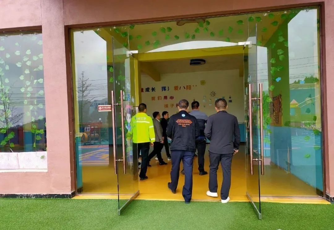 開展校車安全專項檢查 筑牢學(xué)生安全防線