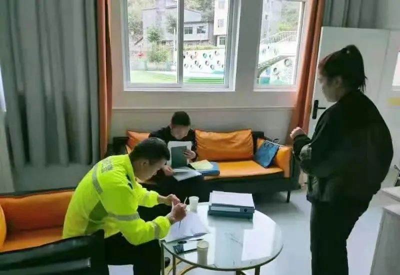 開展校車安全專項檢查 筑牢學(xué)生安全防線
