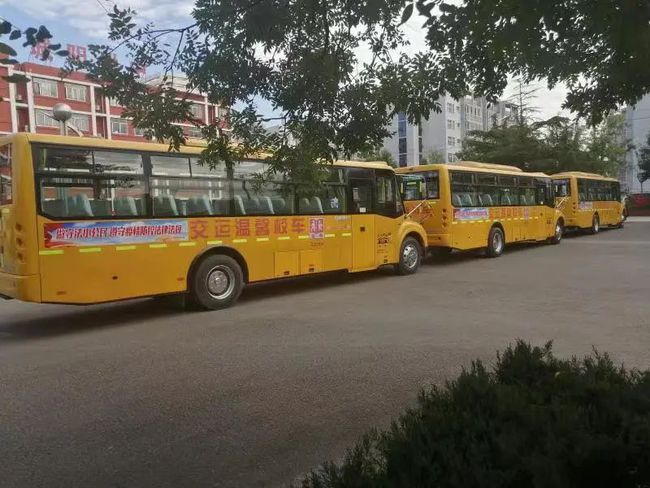 城陽(yáng)區(qū)“校車普法”打造流動(dòng)法治精品課堂