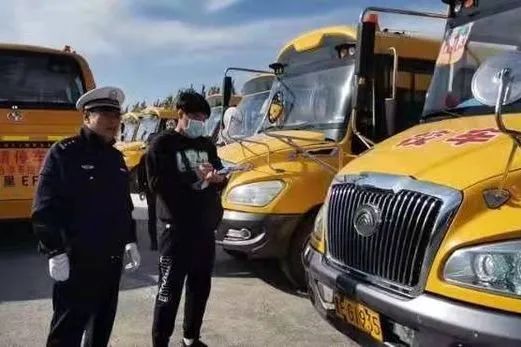 大慶交警聯(lián)開展校車安全專項檢查 扎實筑牢安全防線