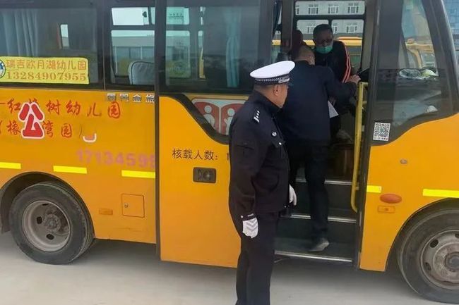 大慶交警聯(lián)開展校車安全專項檢查 扎實筑牢安全防線