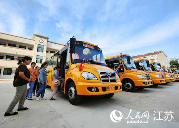 民生百事踐初心丨江蘇沭陽：校車實現(xiàn)村村通 家長孩子樂心中