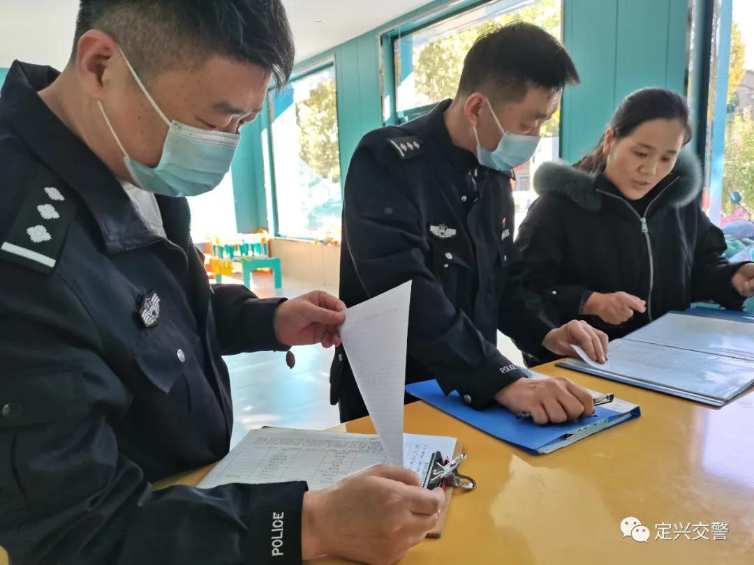 定興對全縣校車進行大規模檢查!