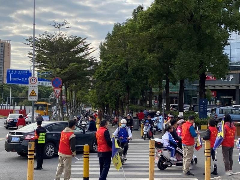 深圳一公辦學(xué)校突然取消校車，家長(zhǎng)不淡定了？教育局回應(yīng)