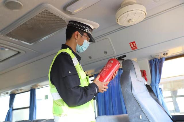 校車安全大檢查，讓學生平平安安上下學