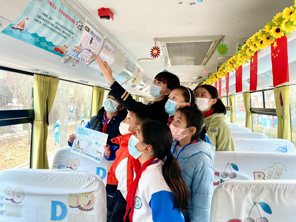 溫馨校車助力創(chuàng)城，多種形式宣傳垃圾分類