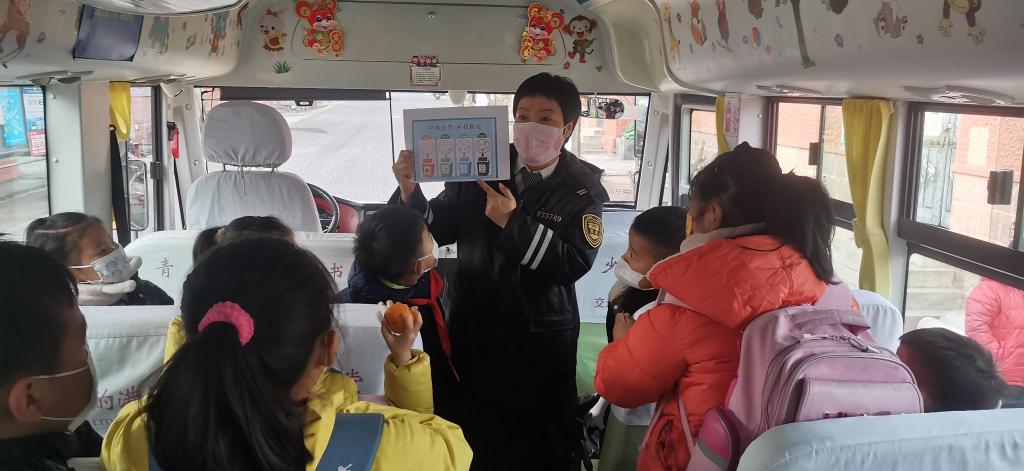 溫馨校車助力創(chuàng)城，多種形式宣傳垃圾分類