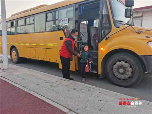 全市共配備校車373輛 服務(wù)學(xué)生近2.8萬人