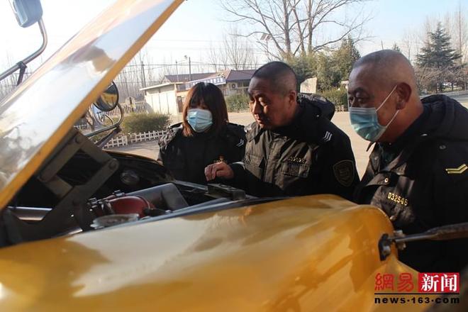 膠州溫馨校車聯(lián)合杜村小學(xué)開展“辭舊迎新 共話未來”活動(dòng)