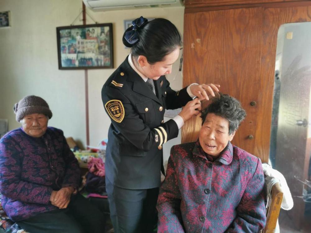 學(xué)生放假我“充電”，溫馨校車“車休人不休”