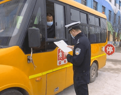 高陵區(qū)多部門聯(lián)合開展校車專項檢查
