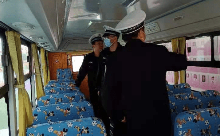 柞水交警大隊加強(qiáng)春季校車交通安全管理工作