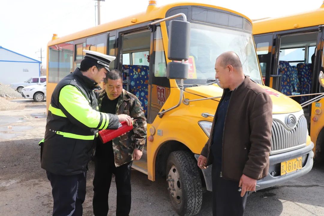 松原市乾安縣公安局交警大隊(duì)：校車安全檢查 筑牢“護(hù)學(xué)屏障”