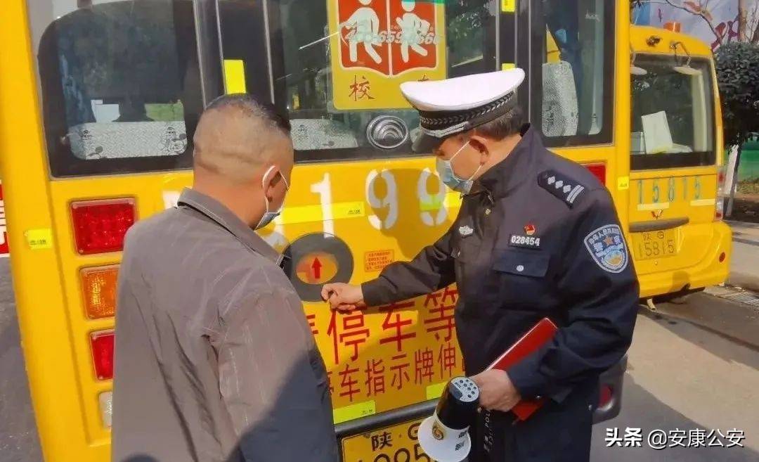 開展校車安全檢查 保障學(xué)生乘車安全