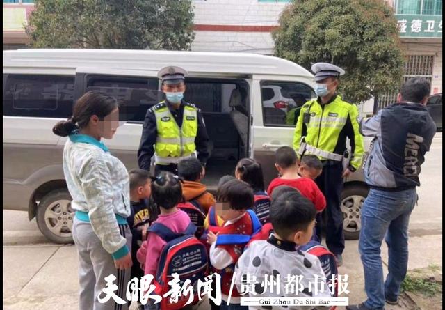「打非治違專項行動」“黑校車”嚴(yán)重超員，校長：情況特殊請“理解”
