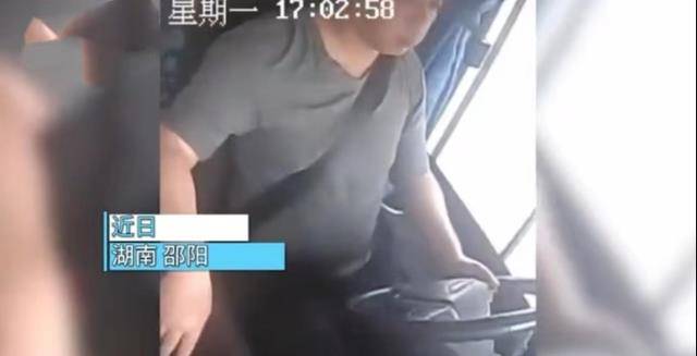 感動！校車司機駕車時突發腦梗，倒下前拼盡最后力氣保全13名幼兒