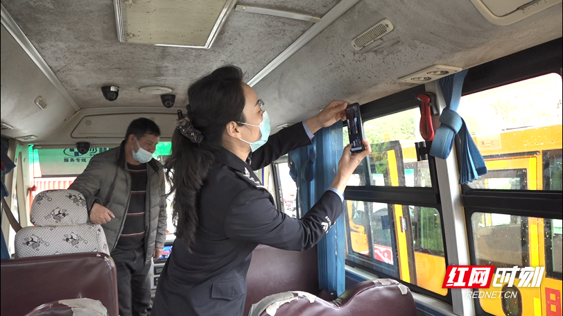 桂陽縣交警大隊：為校車“體檢” 確保學生安全出行