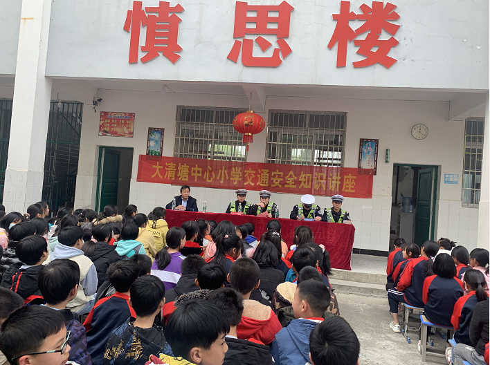 超員，校車司機準駕不符……全州交警開展校車安全整治