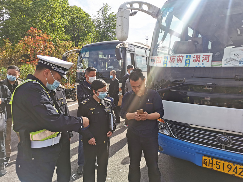 岳西開展校車及接送學生車輛聯(lián)合檢查