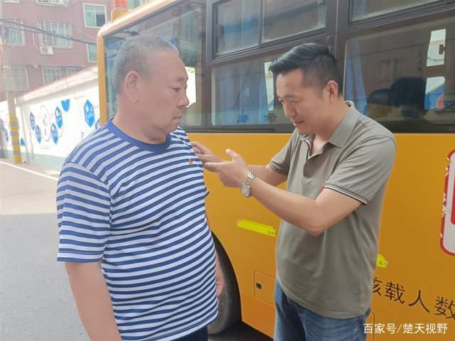 鄂州大興聯(lián)運推出“黨員示范車”，打造靚麗的城市風(fēng)景線