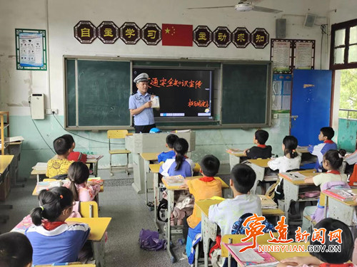 【創(chuàng)建全國文明城市】寧遠(yuǎn)：“五個(gè)一”織密校園道路交通“安全網(wǎng)”2_副本500.jpg