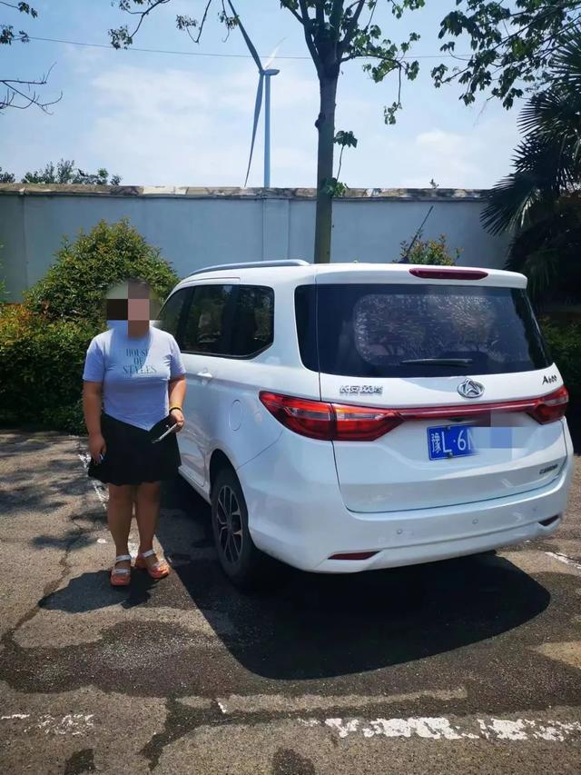 夏季整治百日行動丨“黑校車”超員上路，舞陽交警嚴查嚴懲，絕不姑息！
