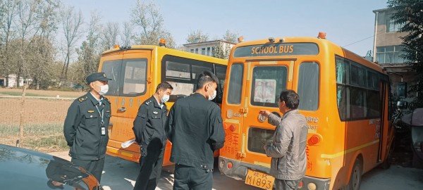 阜陽(yáng)市潁東區(qū)楊樓孜鎮(zhèn)中心學(xué)校：校車安全無(wú)小事，事事關(guān)系千萬(wàn)家