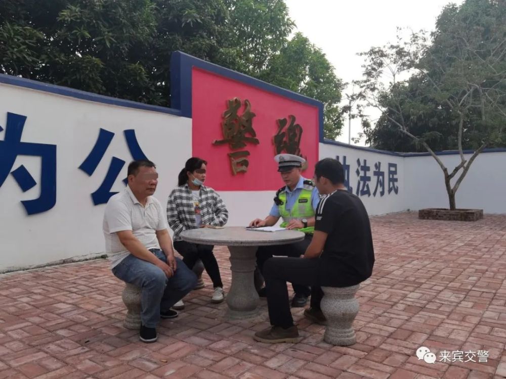 反面教材！校車司機超員，乘車小孩全都不系安全帶……