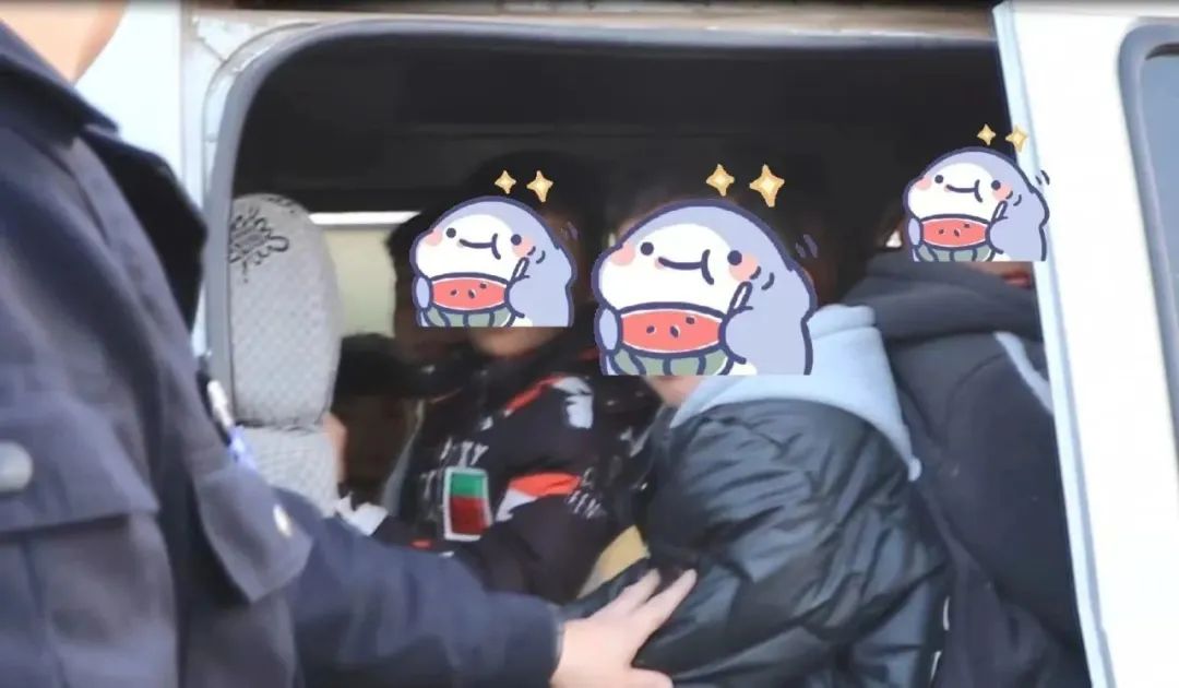 嚴(yán)懲！這個(gè)“黑校車”司機(jī)被警方刑事立案！學(xué)校亦被罰！