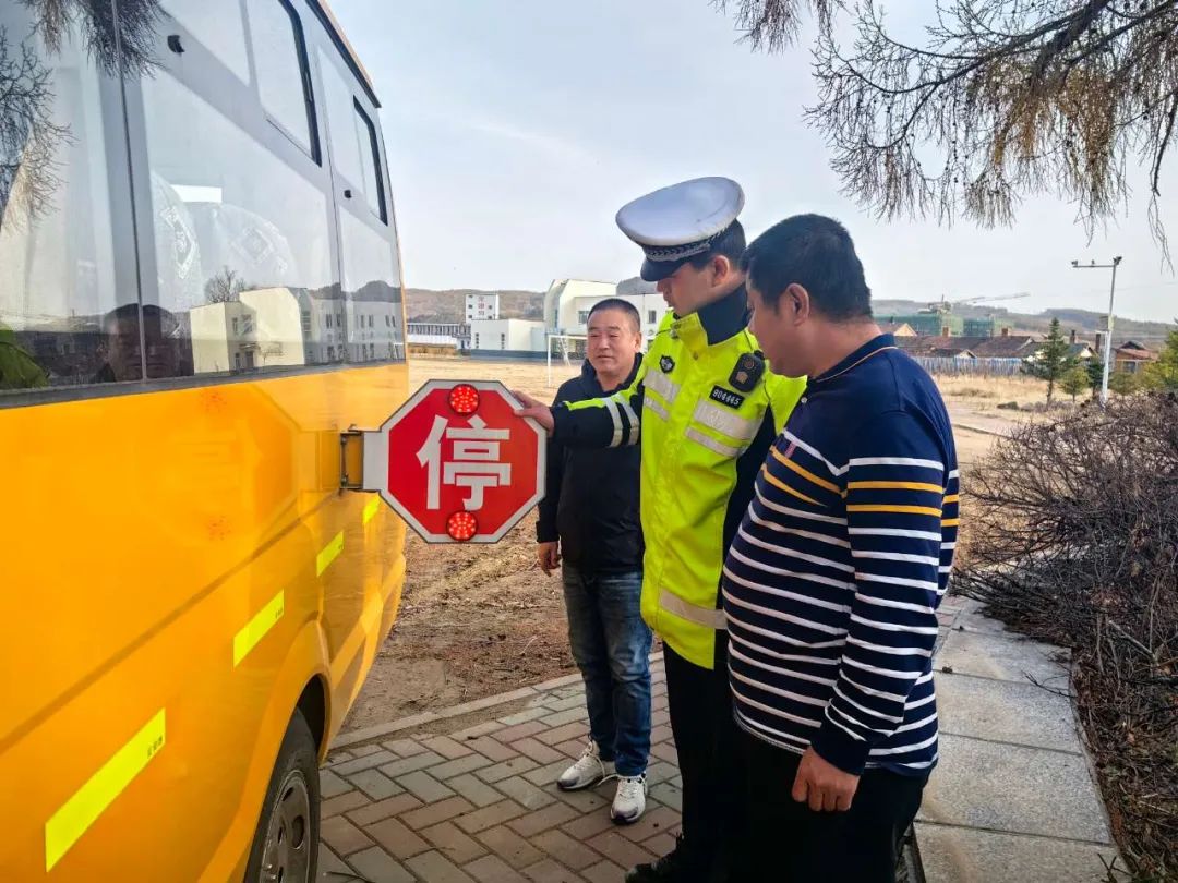 為愛護航 安全“童”行！龍井交警開展校車安全大檢查