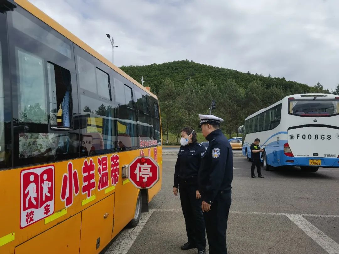 伊美交警大隊深入轄區(qū)幼兒園開展校車安全檢查活動
