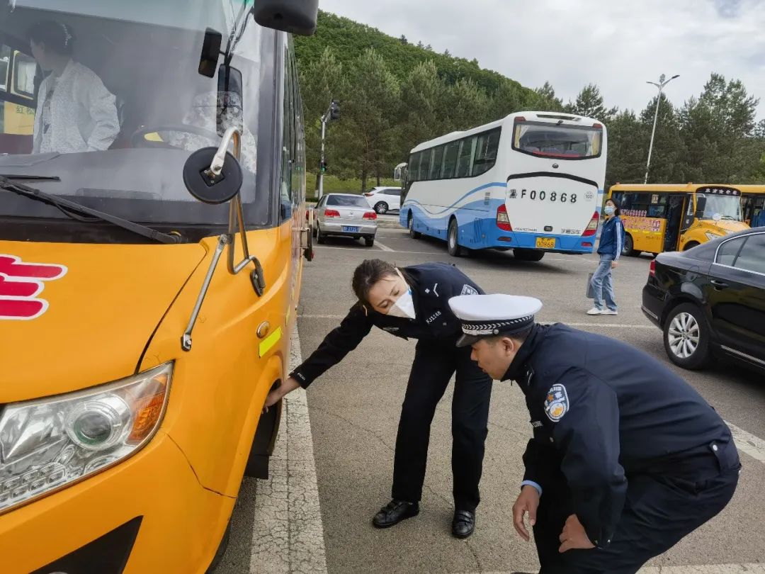 伊美交警大隊深入轄區(qū)幼兒園開展校車安全檢查活動