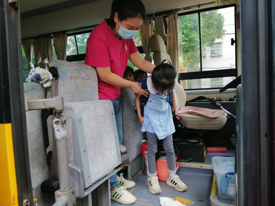 安全乘車，平安“童”行——2023學年下學期校車安全應急演練