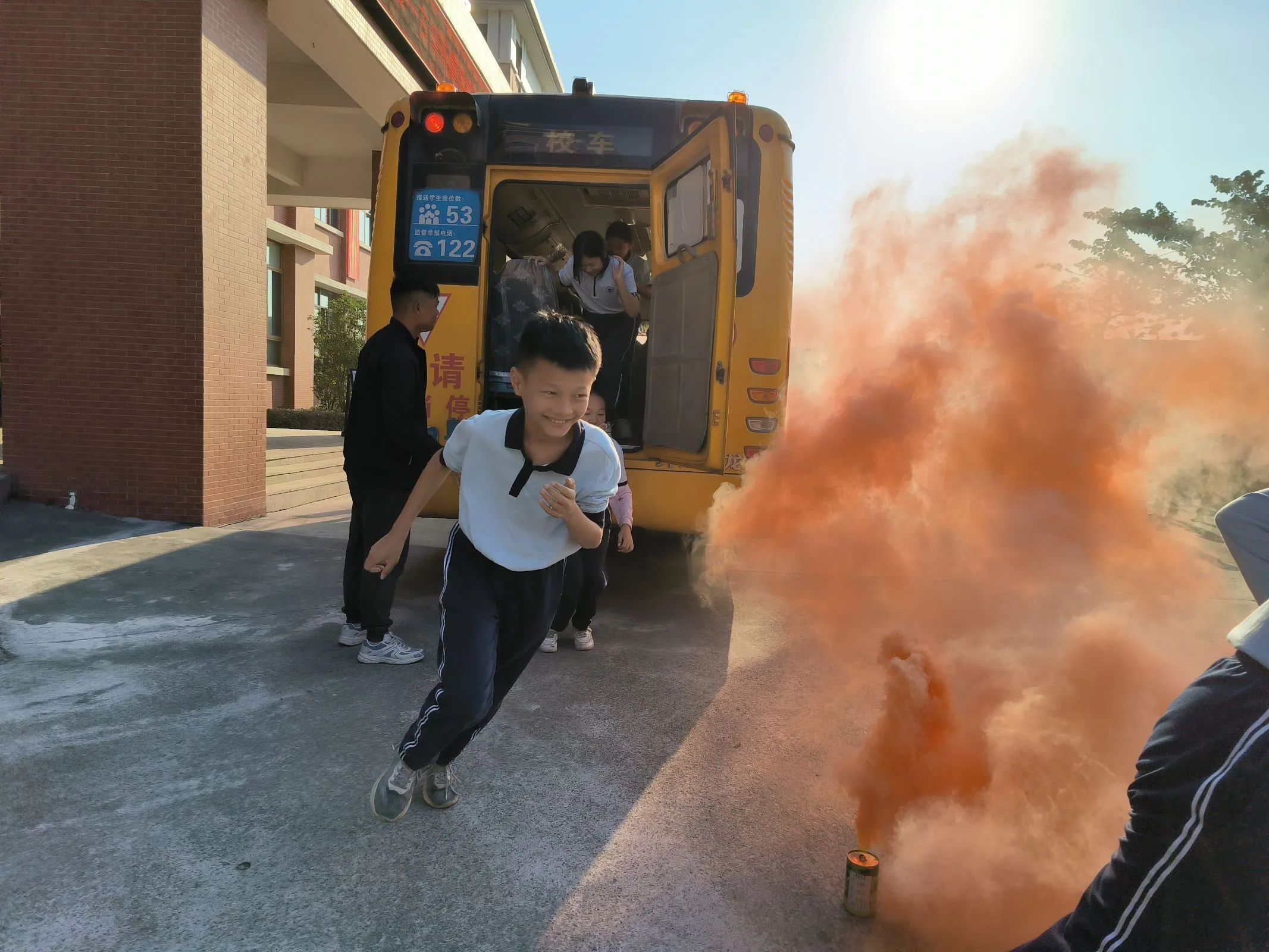 為愛護航，安全伴我行——古鎮新徽學校校車安全演練活動紀實