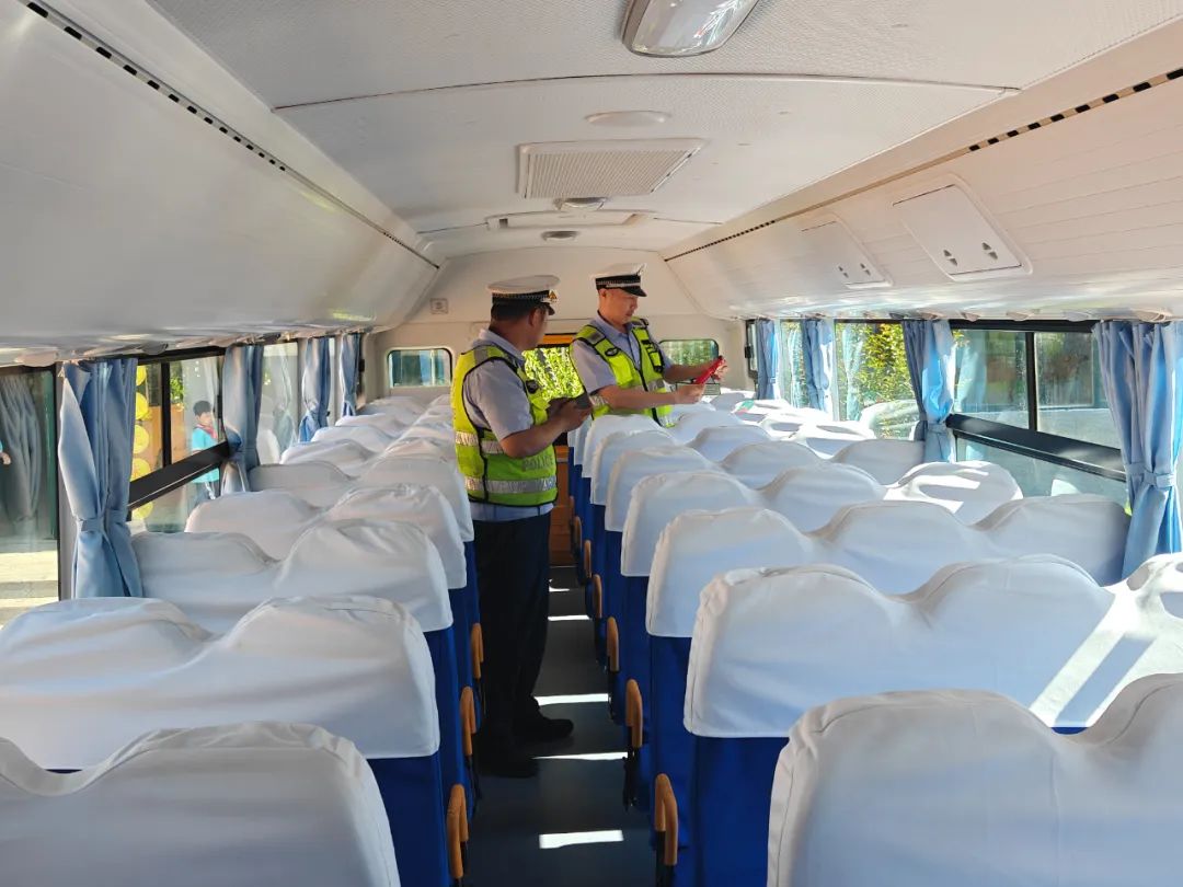教聯(lián)體在行動丨高里街道中心學(xué)校迎接校車安全檢查