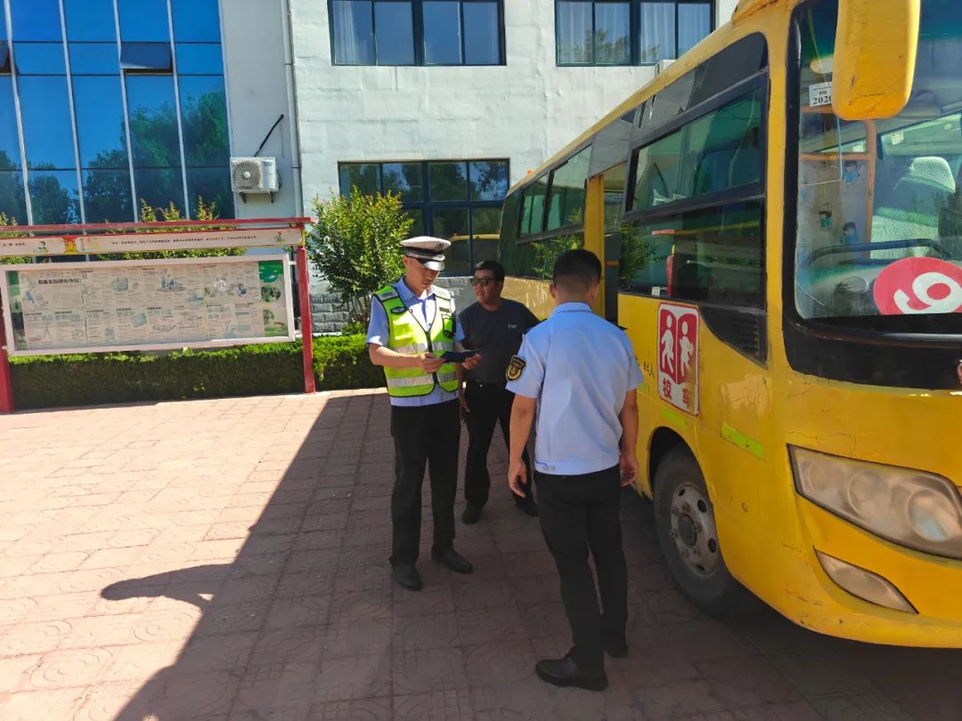 教聯(lián)體在行動丨高里街道中心學(xué)校迎接校車安全檢查