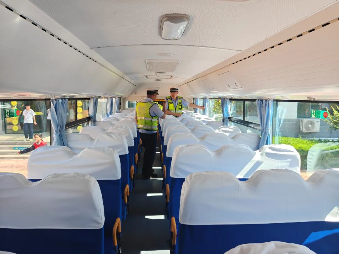 教聯(lián)體在行動丨高里街道中心學(xué)校迎接校車安全檢查