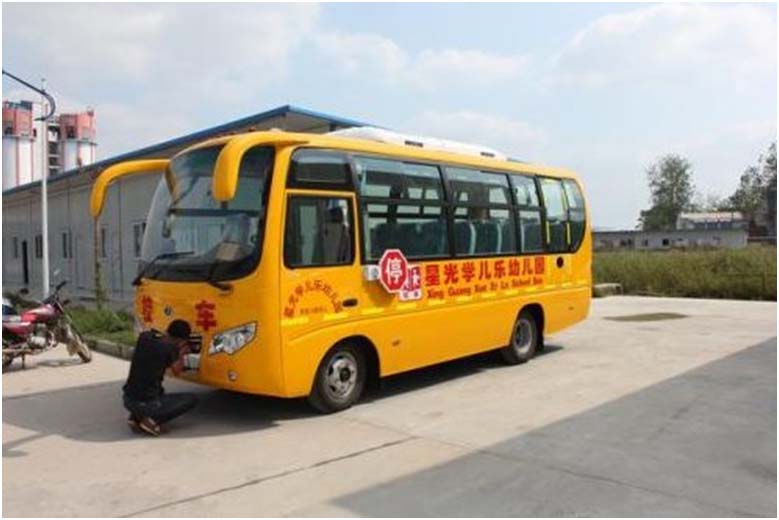 各國(guó)校車(chē)法規(guī)保障校車(chē)安全 美國(guó)總統(tǒng)為校車(chē)讓路