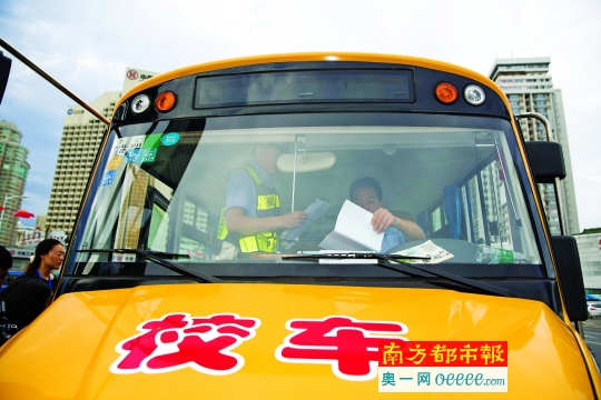 校車已用三年如今難上路 年審到底卡在哪個部門？
