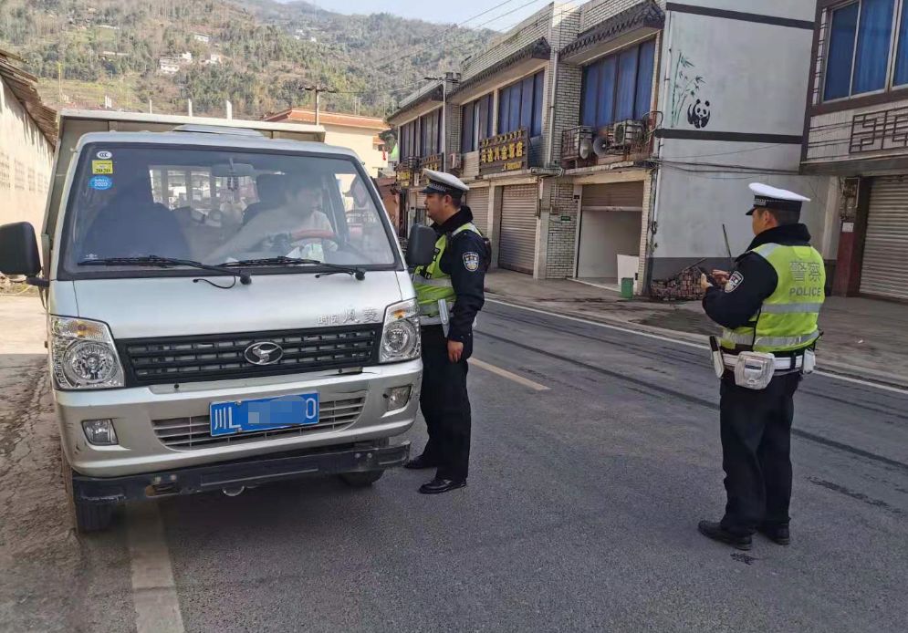 復課在即，樂山交警五項舉措為莘莘學子撐起“平安傘”！
